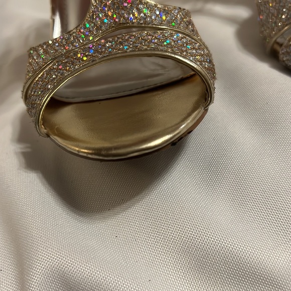 David’s bridal golden heels - Picture 6 of 7